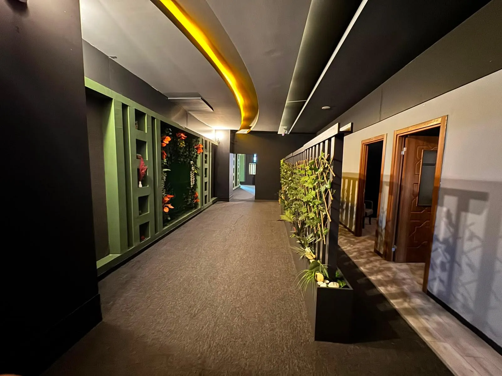 Life Spa sauna ve ıslak alan bölümüne giden koridor